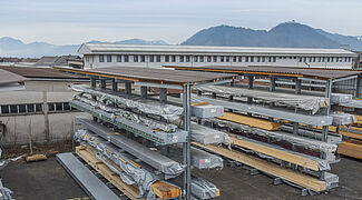 Regał wspornikowy z dachem